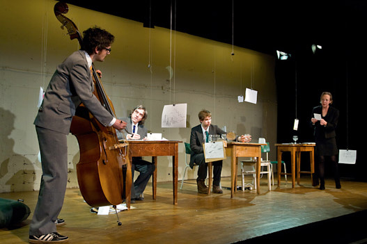 Theater Thikwa (D) - Hindernisse auf der Fahrbahn